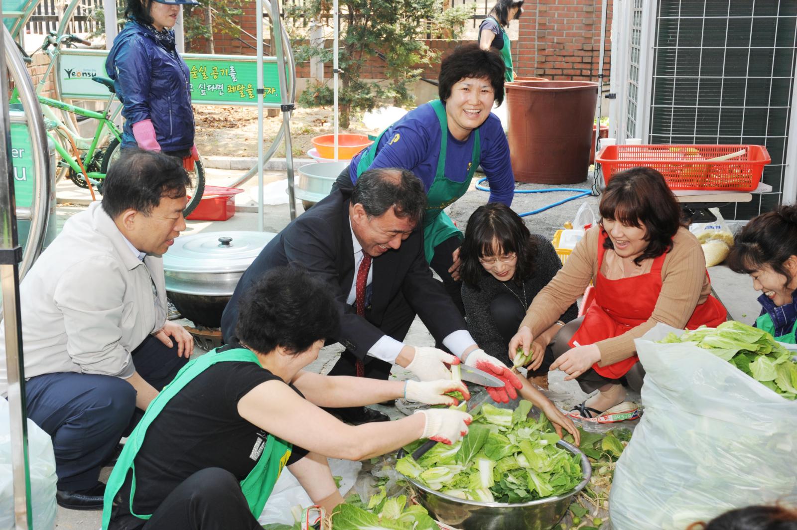 연수2동새마을부녀회 사랑의 김치나누기행사참석의 1번째 이미지