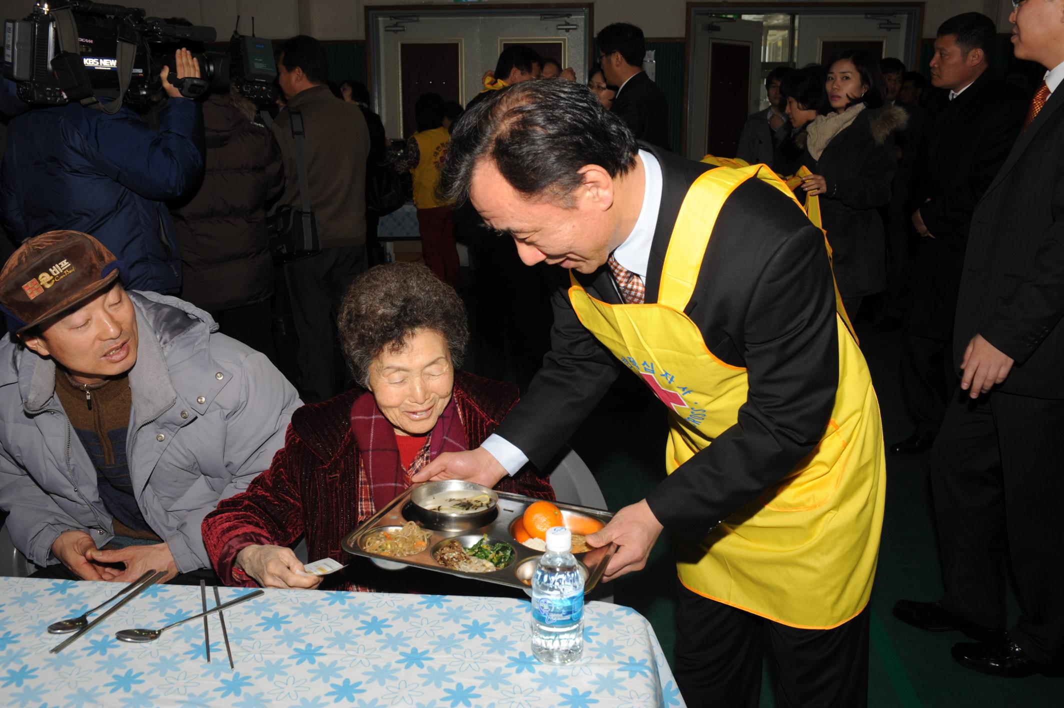 연평도 주민 기부금 전달식(연극 어린왕자 수입금)의 1번째 이미지