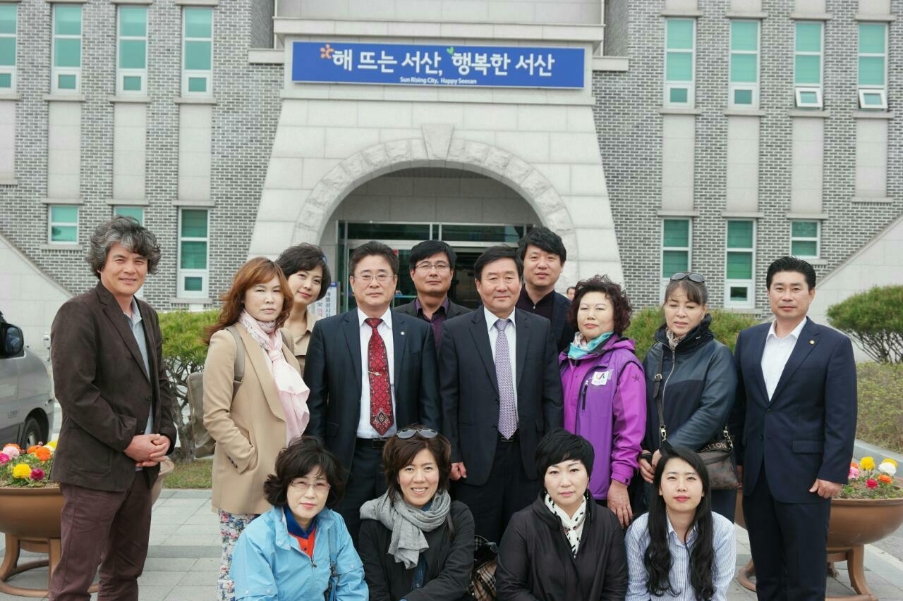 송도1동 주민자치위원회, 자매결연도시 해미면 벚꽃음악회 참석의 1번째 이미지