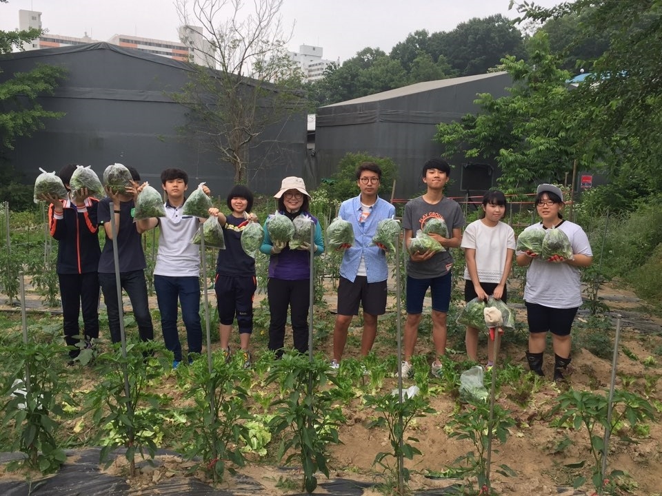 청소년 도시농부학교 농산물 나눔의 행사의 1번째 이미지