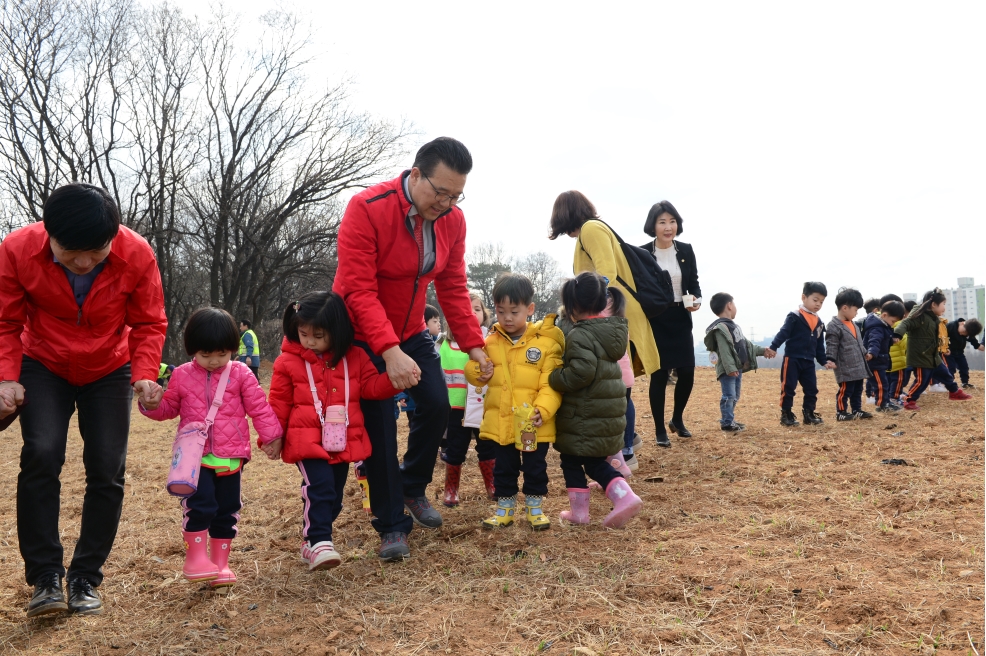 선학체육관 주변 보리밟기 체험행사의 1번째 이미지