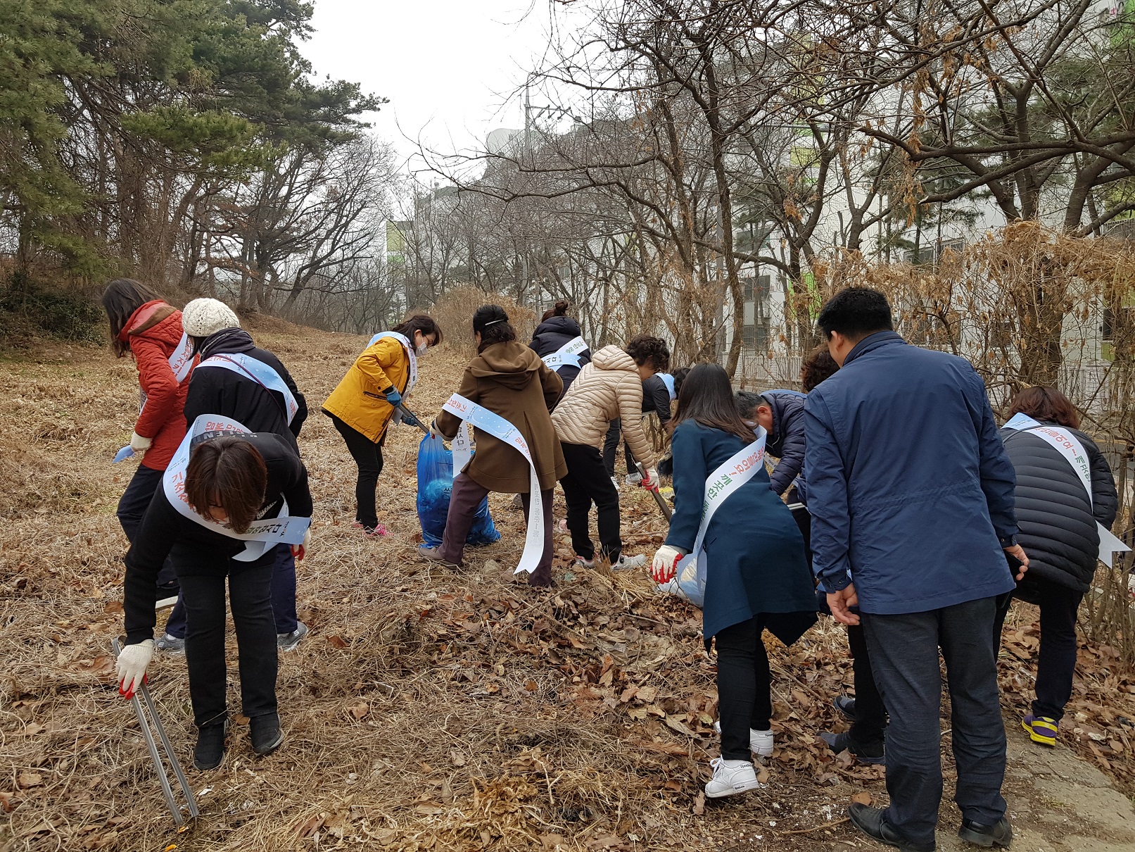 동춘1동 새봄맞이 농원경로당 일원 대청소 실시의 1번째 이미지