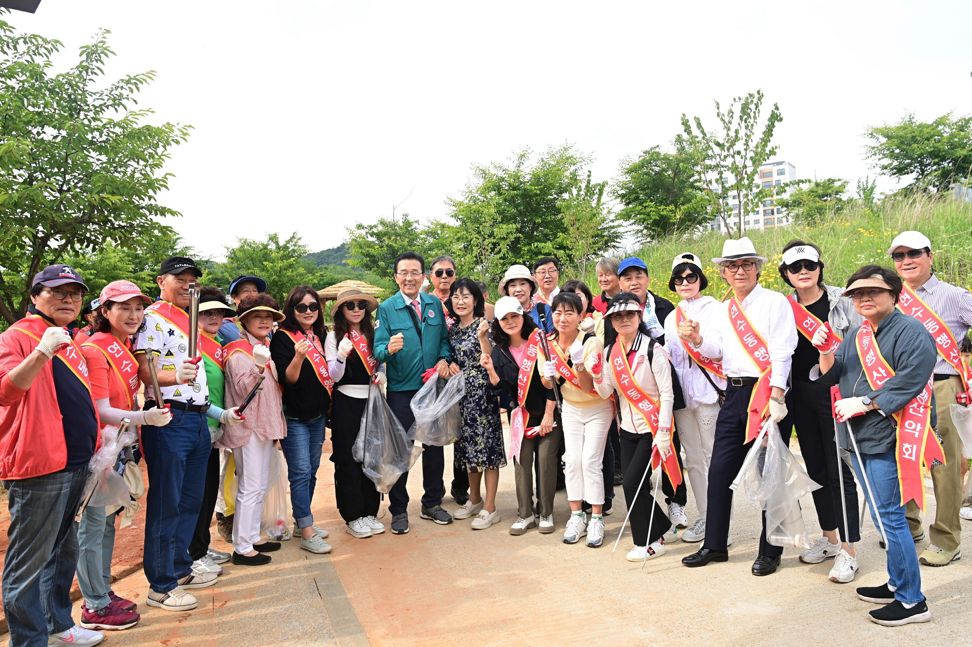 연수구, 동행산악회와 봉재산서 자연정화 활동 펼쳐
