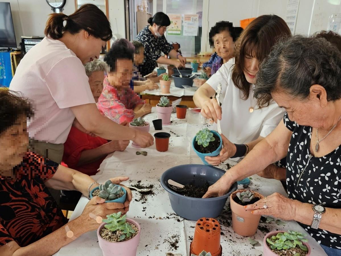 (연수구자원봉사센터) 인천광역시 자원봉사단체 우수사업 - 마음소리 미술심리 봉사단의 1번째 이미지