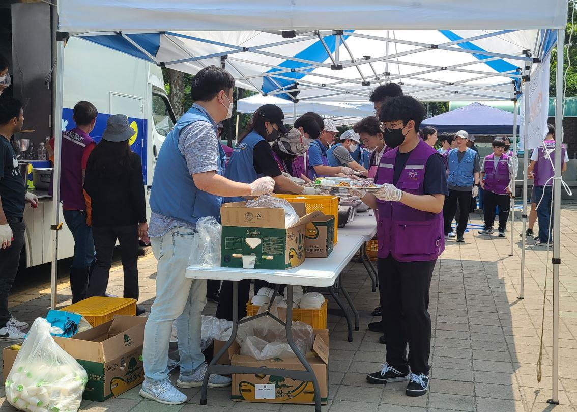 (연수구자원봉사센터) 참! 좋은 사랑의 밥차 무료급식 봉사활동의 2번째 이미지