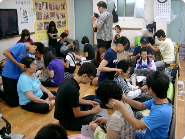 2010년 여름방학 청소년 자원봉사학교 이어테라피 사회복지기관 방문 봉사활동의 2번째 이미지