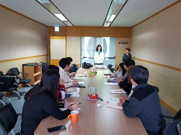 교육봉사단 방문기초교육 실시-한국무역보험공사의 1번째 이미지